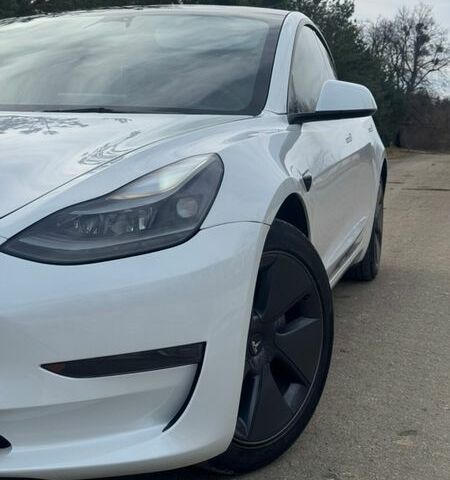Білий Тесла Модель 3, об'ємом двигуна 0 л та пробігом 40 тис. км за 19999 $, фото 4 на Automoto.ua