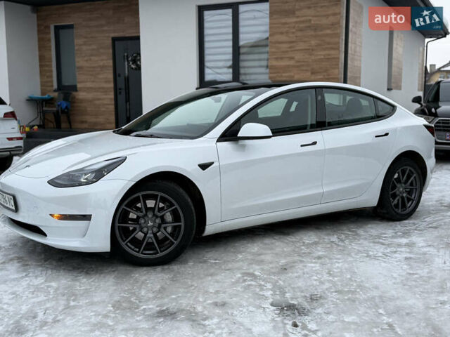 Белый Тесла Модель 3, объемом двигателя 0 л и пробегом 30 тыс. км за 19900 $, фото 5 на Automoto.ua