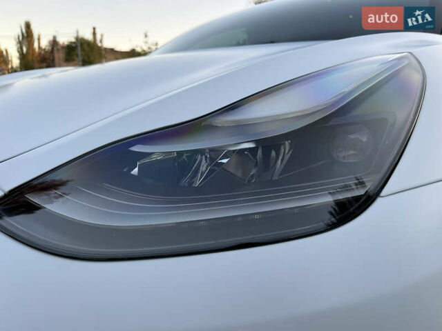 Белый Тесла Модель 3, объемом двигателя 0 л и пробегом 30 тыс. км за 28000 $, фото 13 на Automoto.ua