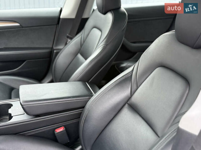 Белый Тесла Модель 3, объемом двигателя 0 л и пробегом 30 тыс. км за 19900 $, фото 39 на Automoto.ua