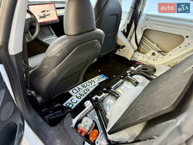 Білий Тесла Модель 3, об'ємом двигуна 0 л та пробігом 46 тис. км за 15900 $, фото 13 на Automoto.ua