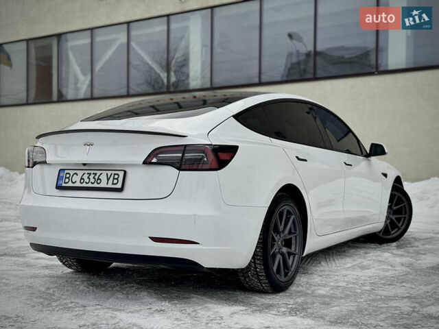 Белый Тесла Модель 3, объемом двигателя 0 л и пробегом 30 тыс. км за 23500 $, фото 14 на Automoto.ua