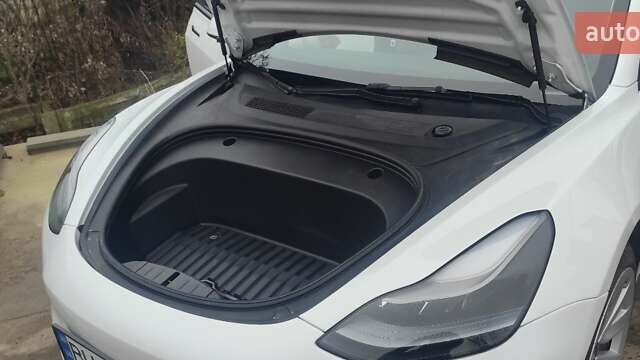 Белый Тесла Модель 3, объемом двигателя 0 л и пробегом 48 тыс. км за 20000 $, фото 7 на Automoto.ua