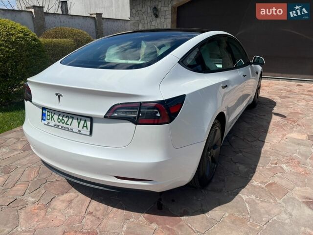 Білий Тесла Модель 3, об'ємом двигуна 0 л та пробігом 4 тис. км за 19999 $, фото 2 на Automoto.ua