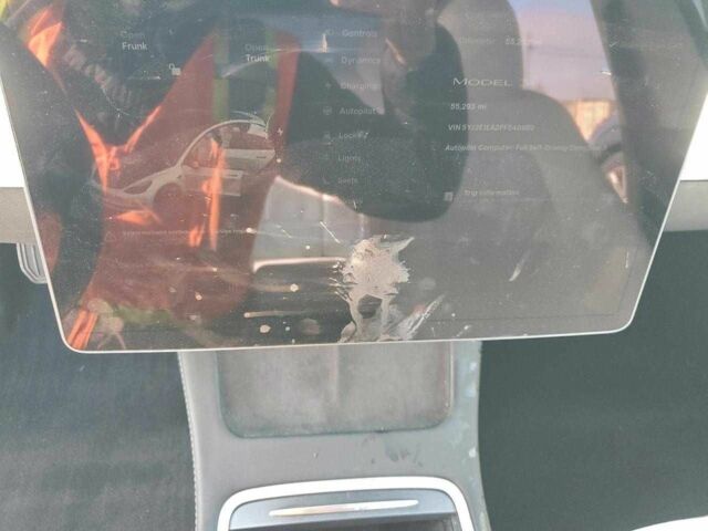 Белый Тесла Модель 3, объемом двигателя 0 л и пробегом 55 тыс. км за 7000 $, фото 8 на Automoto.ua