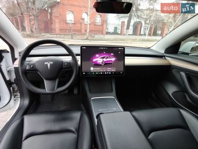 Белый Тесла Модель 3, объемом двигателя 0 л и пробегом 67 тыс. км за 19400 $, фото 17 на Automoto.ua