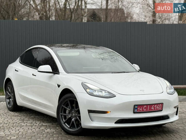 Білий Тесла Модель 3, об'ємом двигуна 0 л та пробігом 70 тис. км за 19999 $, фото 5 на Automoto.ua