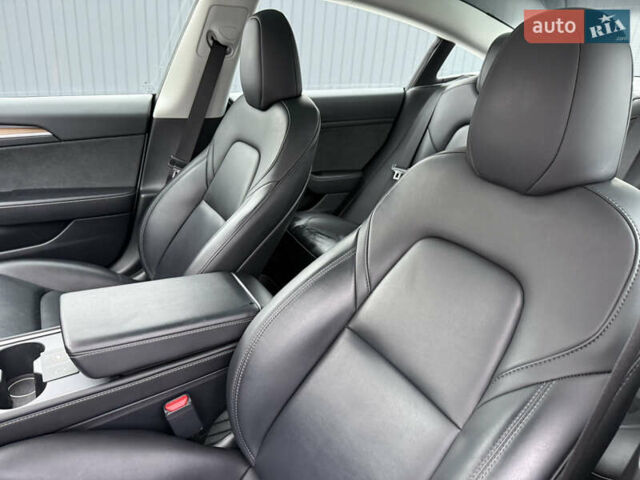 Белый Тесла Модель 3, объемом двигателя 0 л и пробегом 30 тыс. км за 19900 $, фото 42 на Automoto.ua