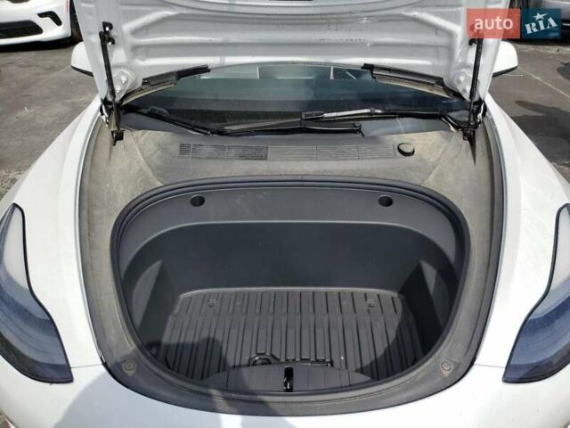Білий Тесла Модель 3, об'ємом двигуна 0 л та пробігом 36 тис. км за 6500 $, фото 10 на Automoto.ua