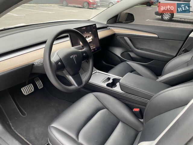 Белый Тесла Модель 3, объемом двигателя 0 л и пробегом 35 тыс. км за 26900 $, фото 6 на Automoto.ua