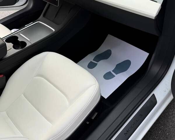 Белый Тесла Модель 3, объемом двигателя 0 л и пробегом 12 тыс. км за 21500 $, фото 2 на Automoto.ua