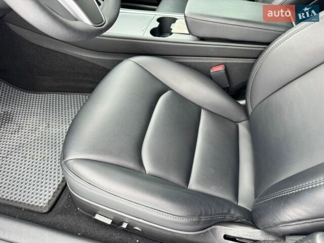 Белый Тесла Модель 3, объемом двигателя 0 л и пробегом 35 тыс. км за 21000 $, фото 31 на Automoto.ua