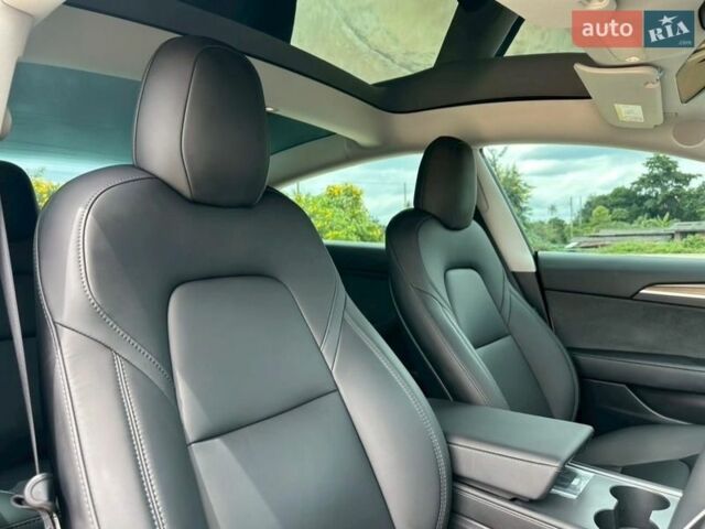 Білий Тесла Модель 3, об'ємом двигуна 0 л та пробігом 26 тис. км за 23499 $, фото 15 на Automoto.ua