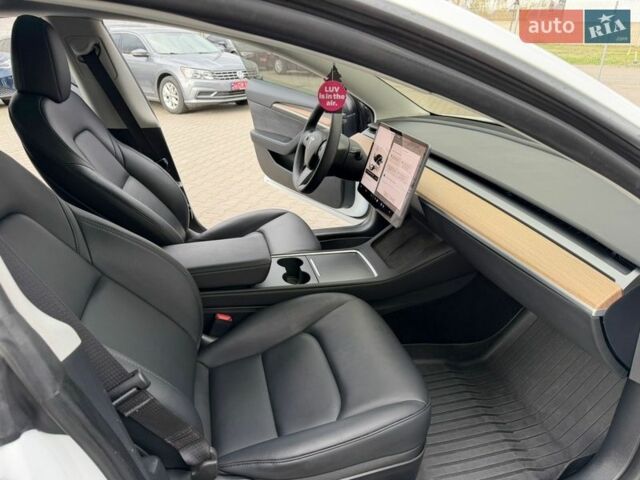 Белый Тесла Модель 3, объемом двигателя 0 л и пробегом 172 тыс. км за 18700 $, фото 3 на Automoto.ua