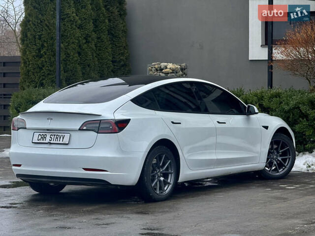 Белый Тесла Модель 3, объемом двигателя 0 л и пробегом 30 тыс. км за 22700 $, фото 2 на Automoto.ua
