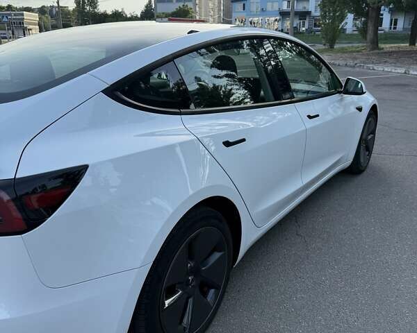 Белый Тесла Модель 3, объемом двигателя 0 л и пробегом 38 тыс. км за 24200 $, фото 25 на Automoto.ua
