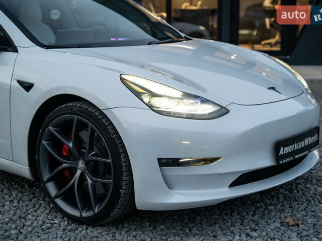Белый Тесла Модель 3, объемом двигателя 0 л и пробегом 53 тыс. км за 27500 $, фото 9 на Automoto.ua