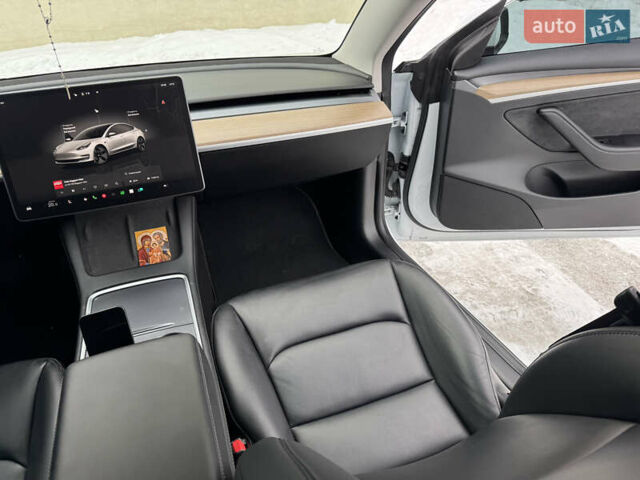 Белый Тесла Модель 3, объемом двигателя 0 л и пробегом 30 тыс. км за 23500 $, фото 35 на Automoto.ua