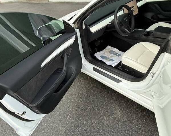 Белый Тесла Модель 3, объемом двигателя 0 л и пробегом 12 тыс. км за 21500 $, фото 6 на Automoto.ua