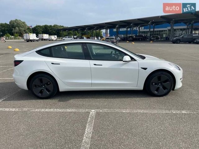 Белый Тесла Модель 3, объемом двигателя 0 л и пробегом 42 тыс. км за 26500 $, фото 3 на Automoto.ua