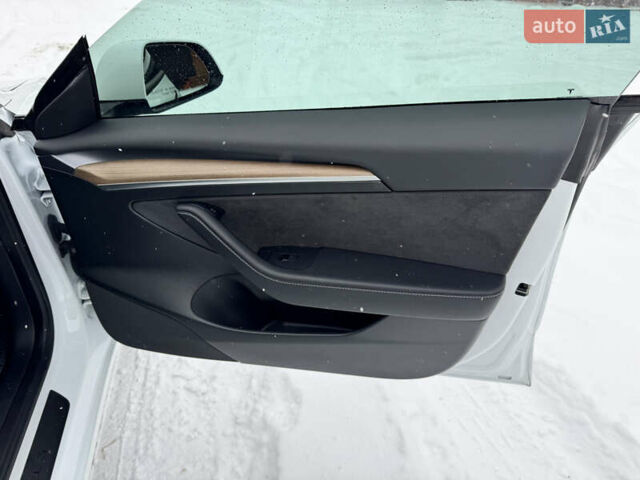 Белый Тесла Модель 3, объемом двигателя 0 л и пробегом 34 тыс. км за 21000 $, фото 24 на Automoto.ua
