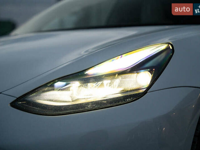 Белый Тесла Модель 3, объемом двигателя 0 л и пробегом 53 тыс. км за 27500 $, фото 16 на Automoto.ua