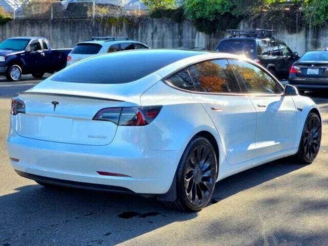Белый Тесла Модель 3, объемом двигателя 0 л и пробегом 22 тыс. км за 16500 $, фото 7 на Automoto.ua