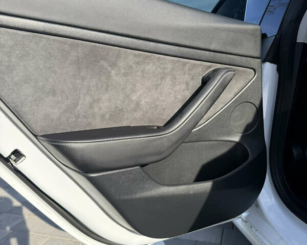 Білий Тесла Модель 3, об'ємом двигуна 0 л та пробігом 32 тис. км за 24000 $, фото 16 на Automoto.ua