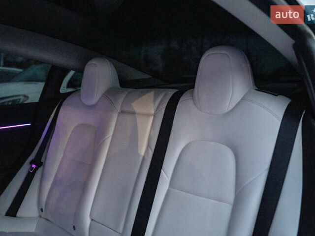 Белый Тесла Модель 3, объемом двигателя 0 л и пробегом 53 тыс. км за 27500 $, фото 31 на Automoto.ua