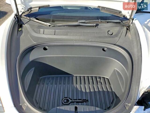 Білий Тесла Модель 3, об'ємом двигуна 0 л та пробігом 44 тис. км за 8500 $, фото 10 на Automoto.ua