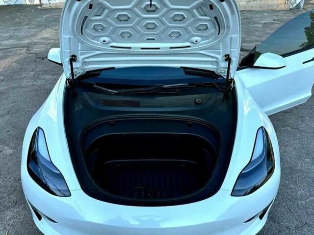 Білий Тесла Модель 3, об'ємом двигуна 0 л та пробігом 72 тис. км за 14100 $, фото 4 на Automoto.ua