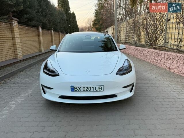 Белый Тесла Модель 3, объемом двигателя 0 л и пробегом 32 тыс. км за 19900 $, фото 6 на Automoto.ua