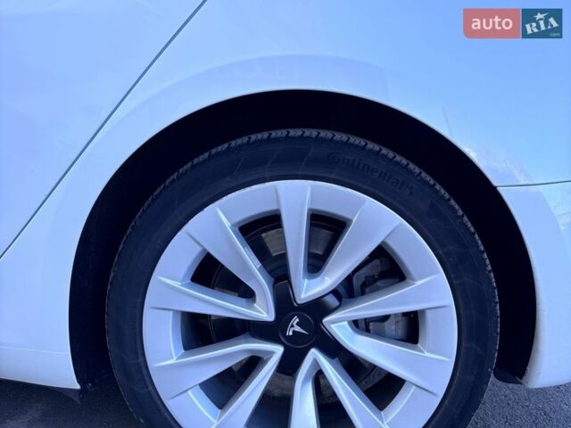 Белый Тесла Модель 3, объемом двигателя 0 л и пробегом 22 тыс. км за 22000 $, фото 9 на Automoto.ua