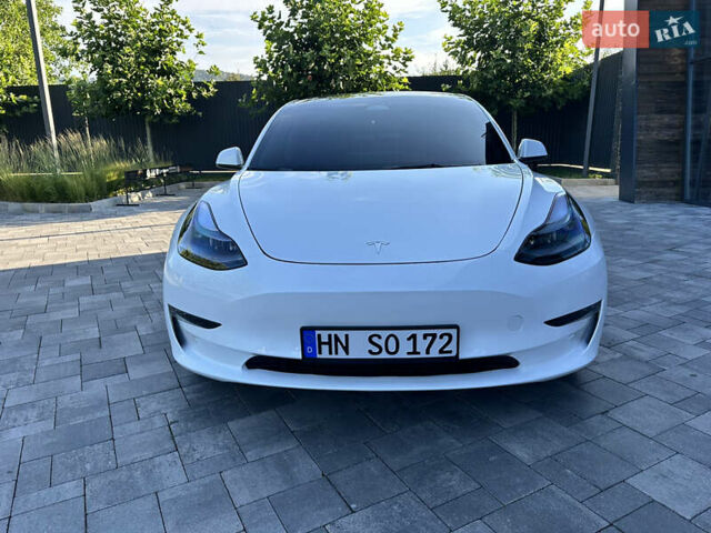 Белый Тесла Модель 3, объемом двигателя 0 л и пробегом 32 тыс. км за 28500 $, фото 5 на Automoto.ua