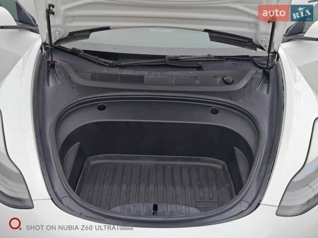 Білий Тесла Модель 3, об'ємом двигуна 0 л та пробігом 74 тис. км за 17900 $, фото 6 на Automoto.ua
