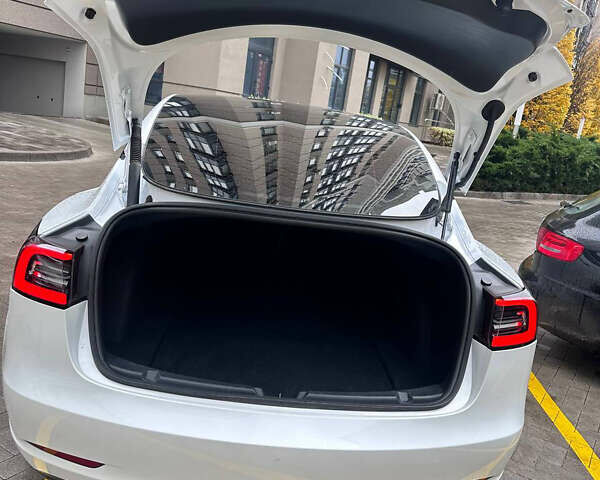 Белый Тесла Модель 3, объемом двигателя 0 л и пробегом 20 тыс. км за 23000 $, фото 4 на Automoto.ua