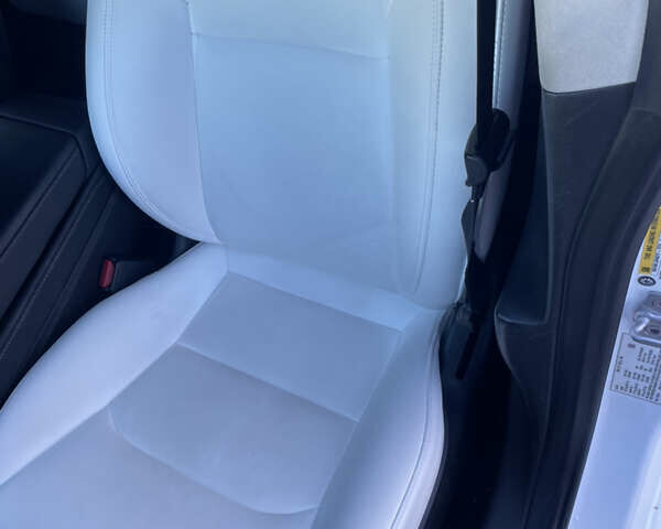 Білий Тесла Модель 3, об'ємом двигуна 0 л та пробігом 78 тис. км за 26200 $, фото 23 на Automoto.ua