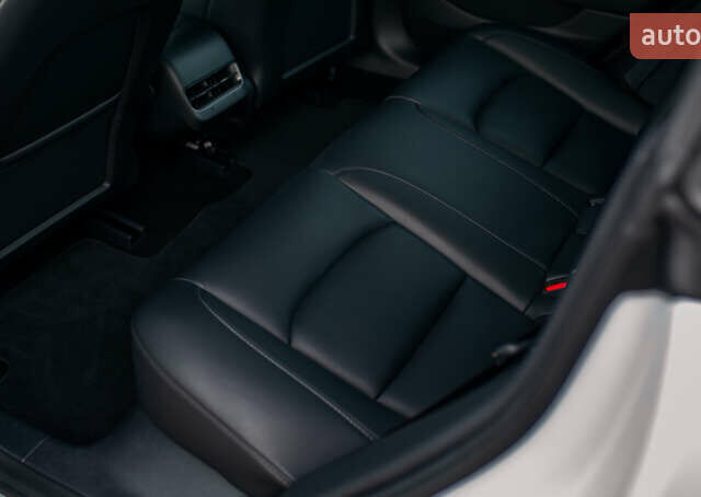 Белый Тесла Модель 3, объемом двигателя 0 л и пробегом 5 тыс. км за 27500 $, фото 23 на Automoto.ua