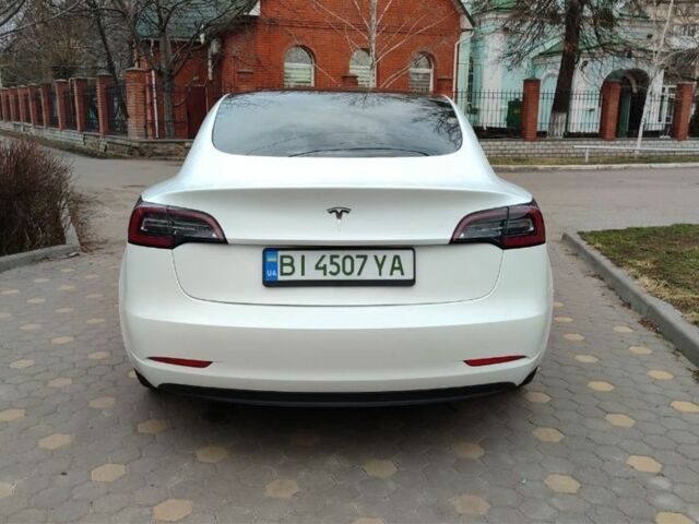 Белый Тесла Модель 3, объемом двигателя 0 л и пробегом 67 тыс. км за 20000 $, фото 3 на Automoto.ua