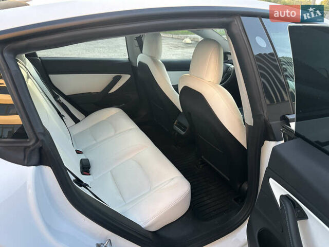 Белый Тесла Модель 3, объемом двигателя 0 л и пробегом 18 тыс. км за 22800 $, фото 12 на Automoto.ua