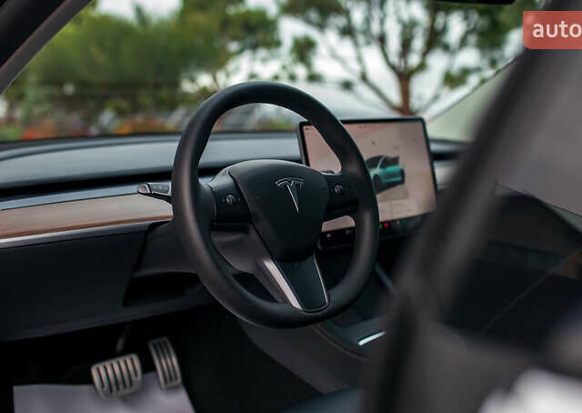 Белый Тесла Модель 3, объемом двигателя 0 л и пробегом 5 тыс. км за 27500 $, фото 51 на Automoto.ua
