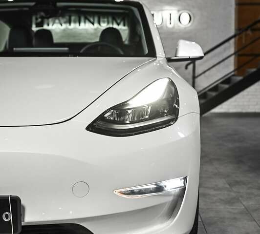 Білий Тесла Модель 3, об'ємом двигуна 0 л та пробігом 2 тис. км за 26900 $, фото 4 на Automoto.ua
