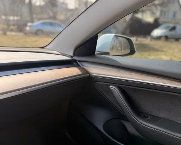 Белый Тесла Модель 3, объемом двигателя 0 л и пробегом 96 тыс. км за 21000 $, фото 7 на Automoto.ua