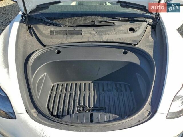 Белый Тесла Модель 3, объемом двигателя 0 л и пробегом 55 тыс. км за 7000 $, фото 11 на Automoto.ua