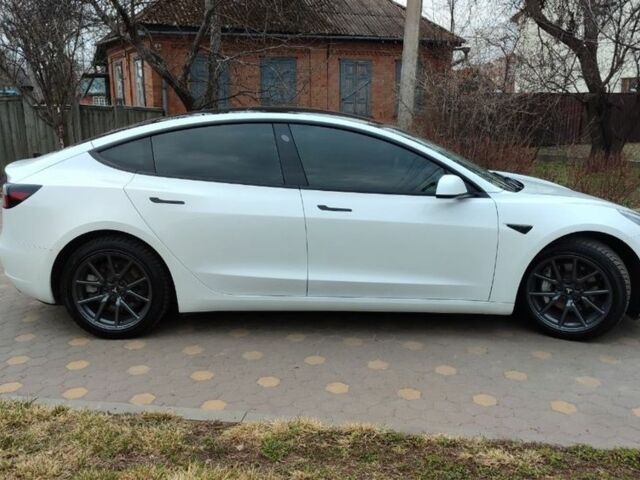 Белый Тесла Модель 3, объемом двигателя 0 л и пробегом 67 тыс. км за 20000 $, фото 2 на Automoto.ua