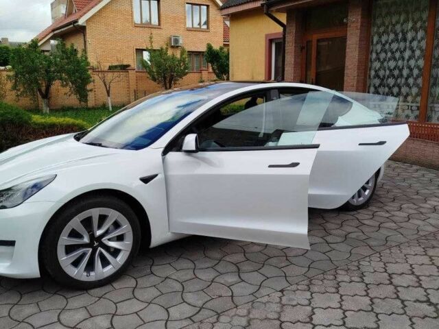 Белый Тесла Модель 3, объемом двигателя 0 л и пробегом 23 тыс. км за 20300 $, фото 19 на Automoto.ua