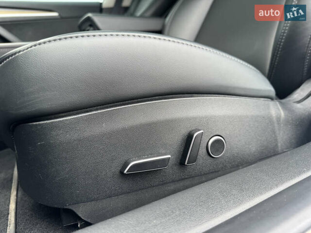 Белый Тесла Модель 3, объемом двигателя 0 л и пробегом 30 тыс. км за 22700 $, фото 25 на Automoto.ua