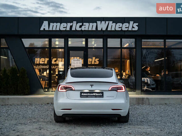 Белый Тесла Модель 3, объемом двигателя 0 л и пробегом 53 тыс. км за 27500 $, фото 5 на Automoto.ua