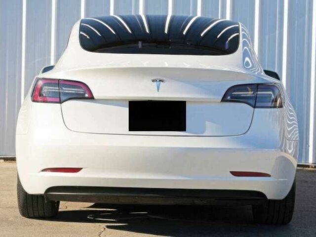 Белый Тесла Модель 3, объемом двигателя 0 л и пробегом 15 тыс. км за 9600 $, фото 5 на Automoto.ua