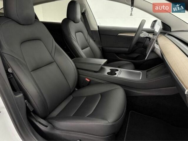 Білий Тесла Модель 3, об'ємом двигуна 0 л та пробігом 26 тис. км за 23499 $, фото 18 на Automoto.ua